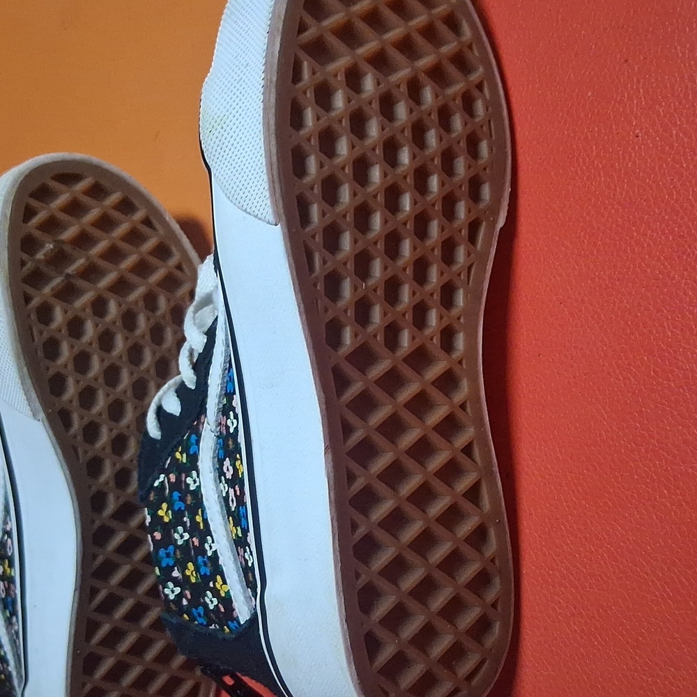 Kids  Vans High-Top Sneakers - Black and White - Picture 4 of 6
